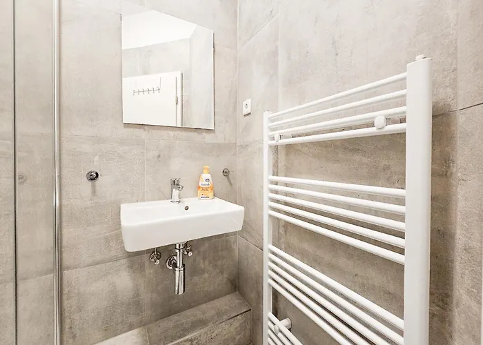 Tolstov - - 15 Min Zur Messe Dus * 뒤셀도르프